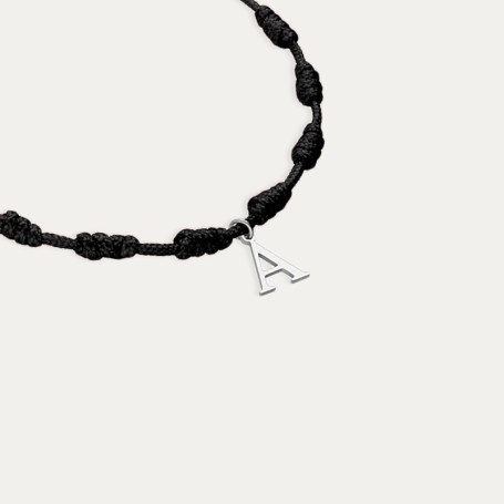 Pulsera Plata Inicial Personalizada Siete Nudos Negro Zoom