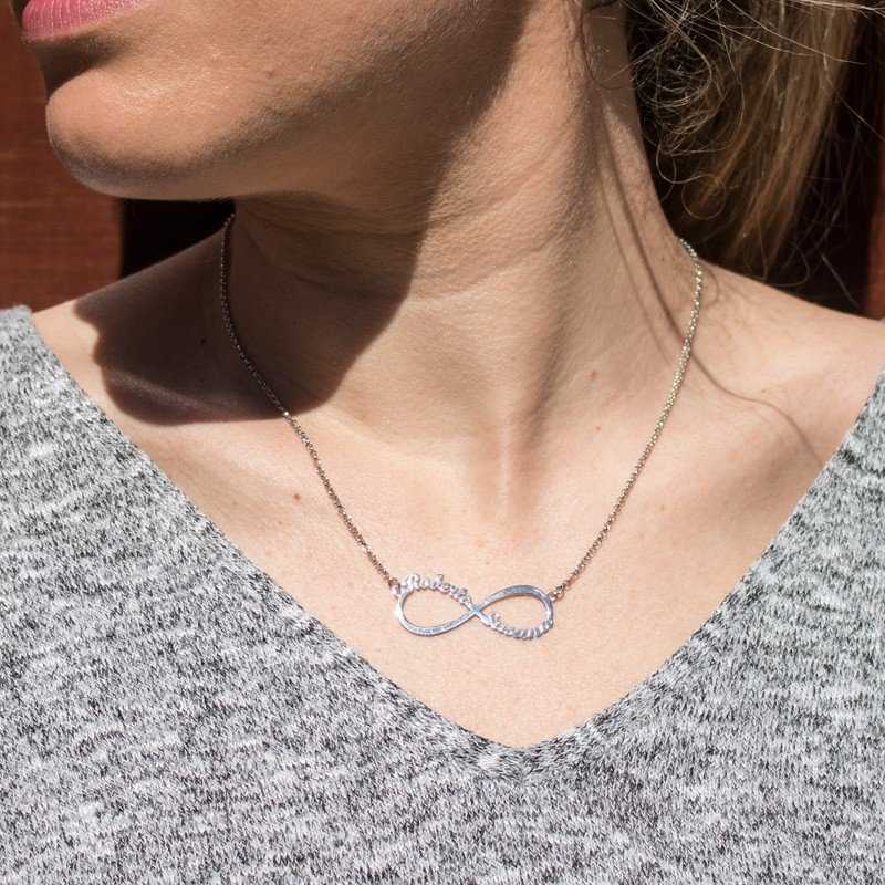 Gargantilla Infinito con Nombres en Plata Dorada modelo